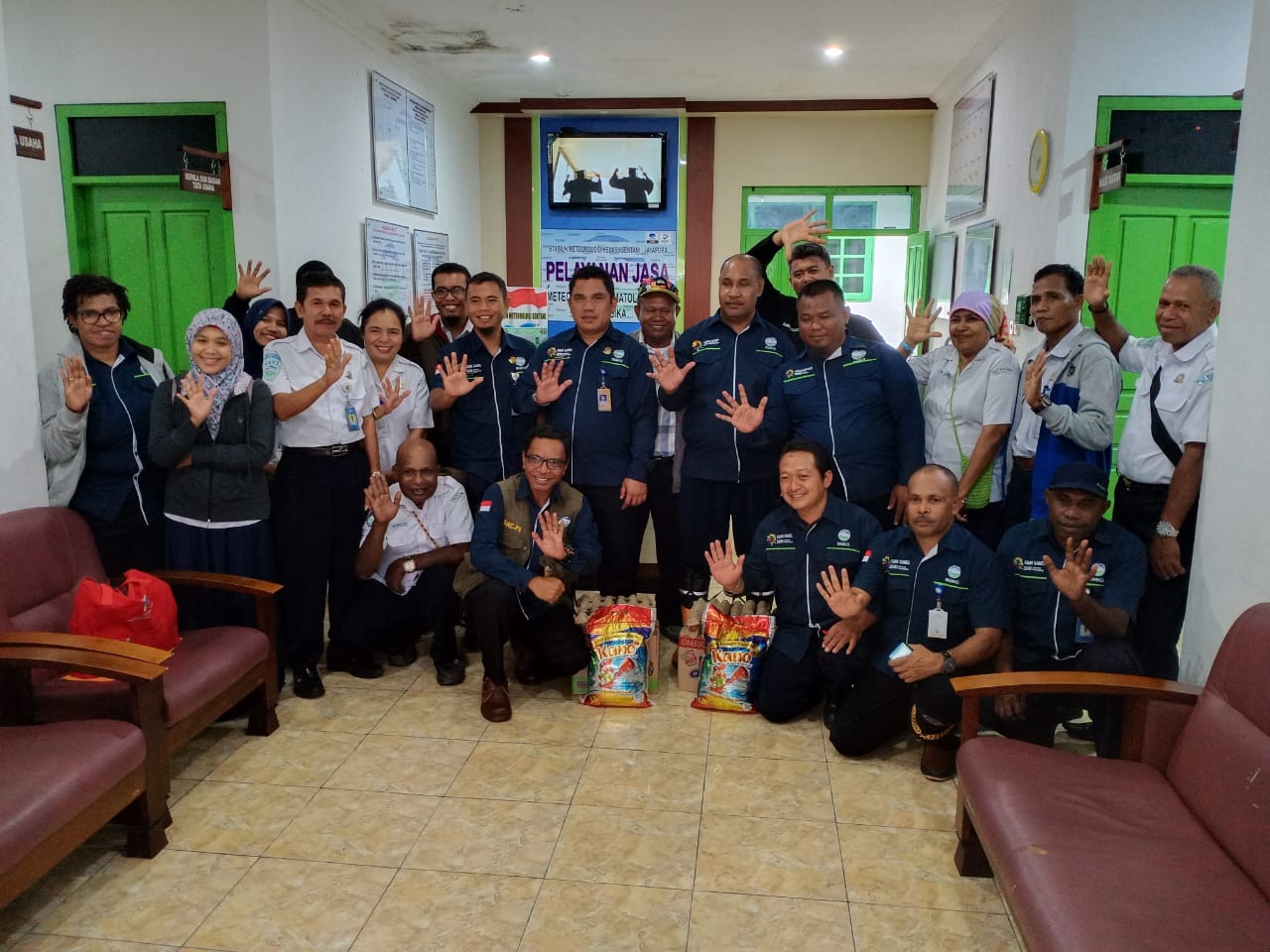 image of Bakti Sosial BBMKG V Kepada Korban Banjir Bandang Kabupaten Jayapura